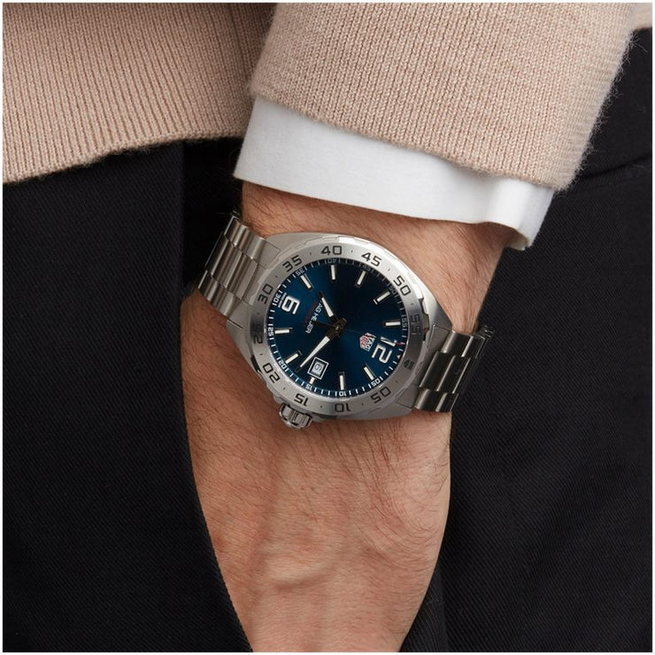 Tick Tock: The Great Watch Showdown - Quartz vs. Mechanical