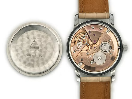 Exploring the Pros and Cons of Buying Vintage Watches: A Complete Guide